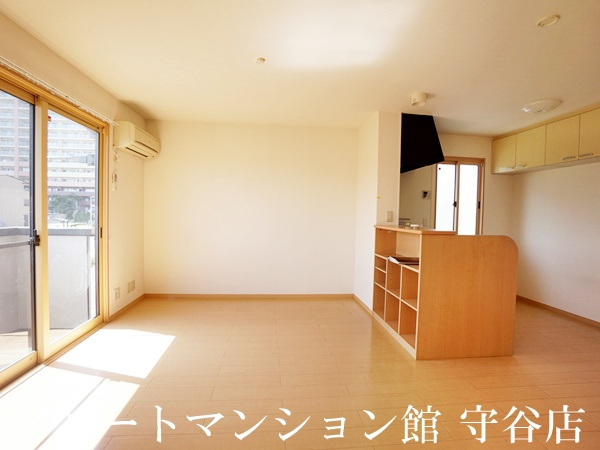 アプローズスクエアBの居間・リビング