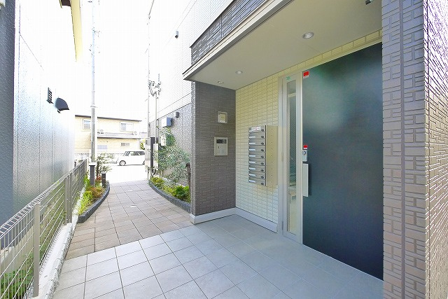 サン・ルイスのエントランス|安心のオートロック付きです。