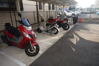【その他共用部分】 | 照明屋根付きバイク置き場