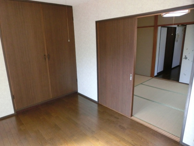 【洋室】 | ヴェルエール岩田