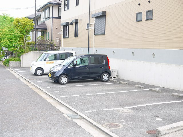 ガーデンヒルズ州見の駐車場