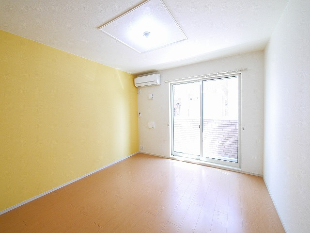 サンリット雅Ⅲの内装|明るい色調の室内です