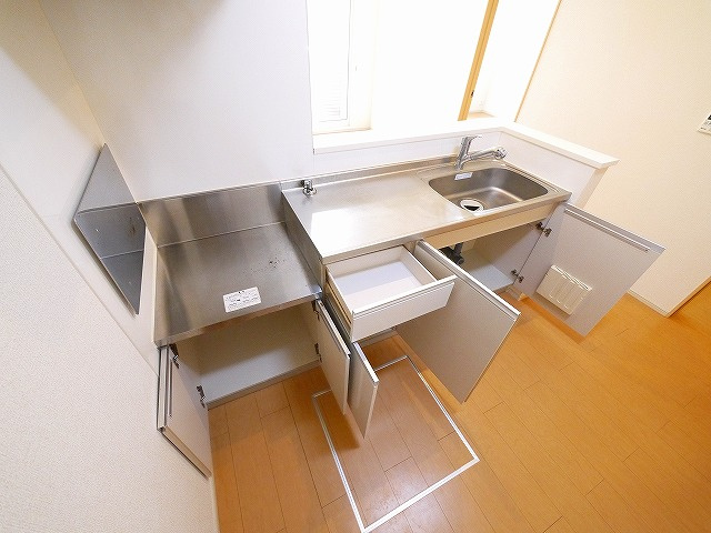 サンリット雅Ⅲのキッチン|コンパクトなキッチンで掃除もラクラク