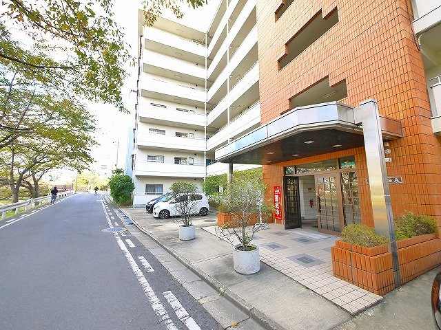 メゾン佐保Aのエントランス|清潔なエントランスです