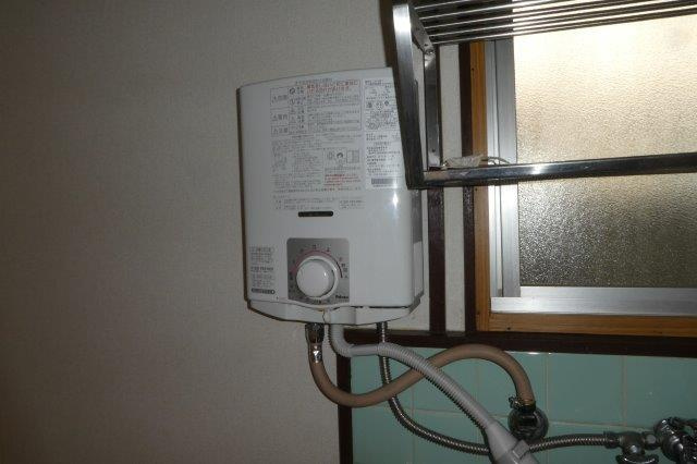野田マンションＢのキッチン|湯沸し器