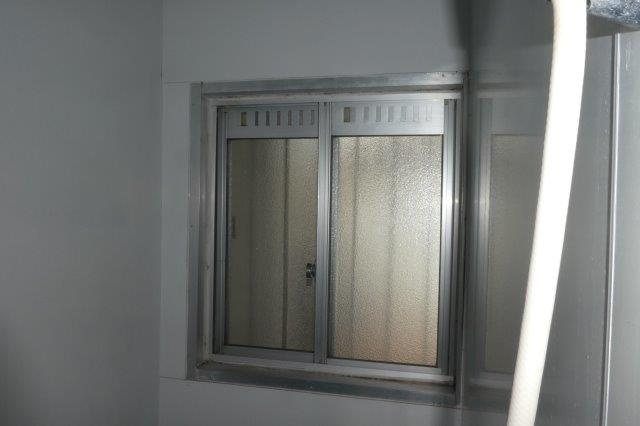 野田マンションＢの浴室|浴室窓