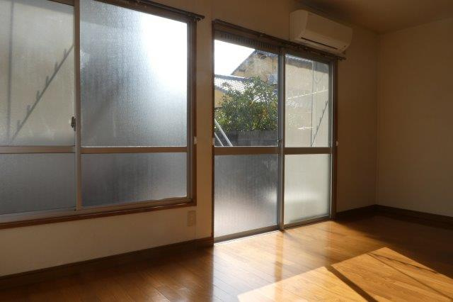 野田マンションＢの居間・リビング|洋室