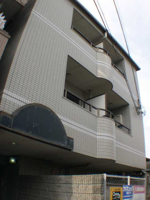 ローレル小阪の外観
