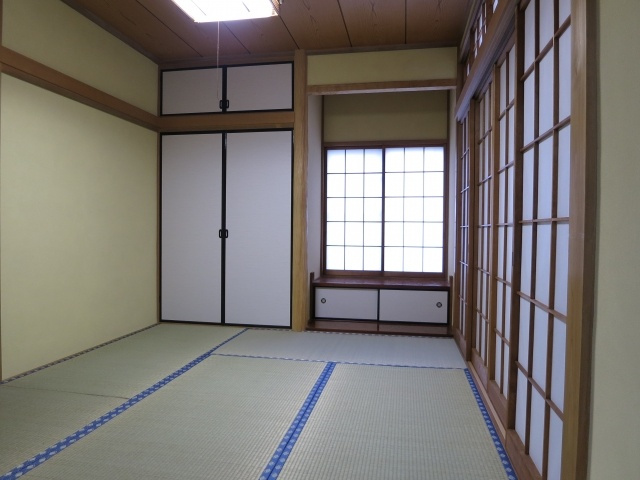 狭山ヶ丘2丁目貸家の和室|とっても明るい和室