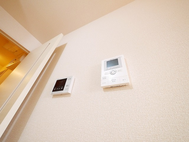 ヴィクトワール（神殿町）のセキュリティ|お顔が見えるモニター付きインターホンで安心。