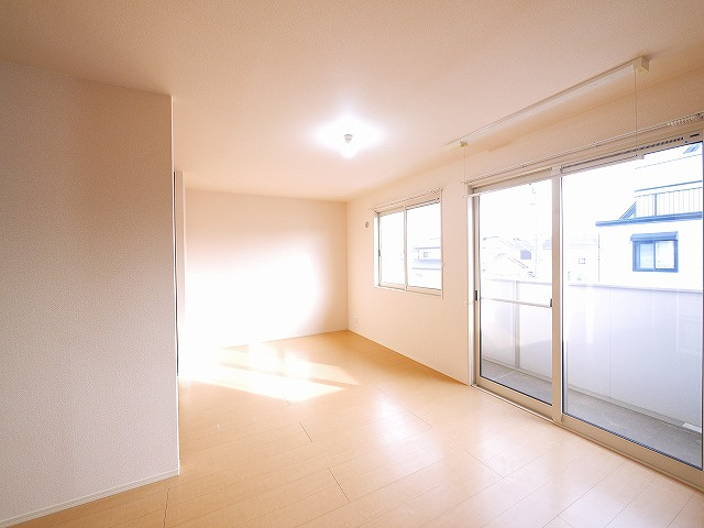 ヴィクトワール（神殿町）の居間・リビング|ゆったりとしたリビングです