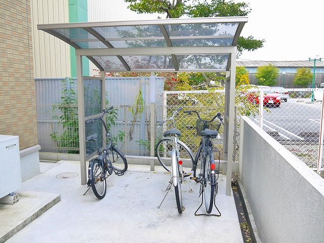ヴィクトワールのその他共用部分|屋根付きの駐車場があります