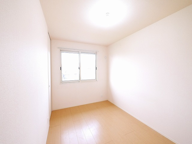 ヴィクトワール（神殿町）の寝室|ゆったりした洋室です