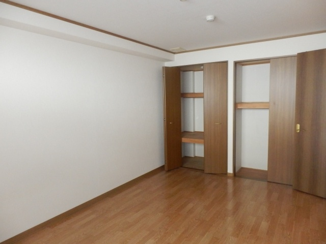 センチュリー21の洋室