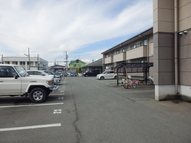 センチュリー21の駐車場