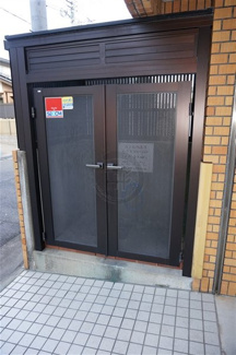 【その他共用部分】 | ゴミ置き場はしっかりドア付き