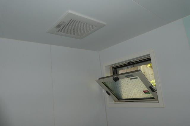 ルナールの浴室|浴室窓・換気扇