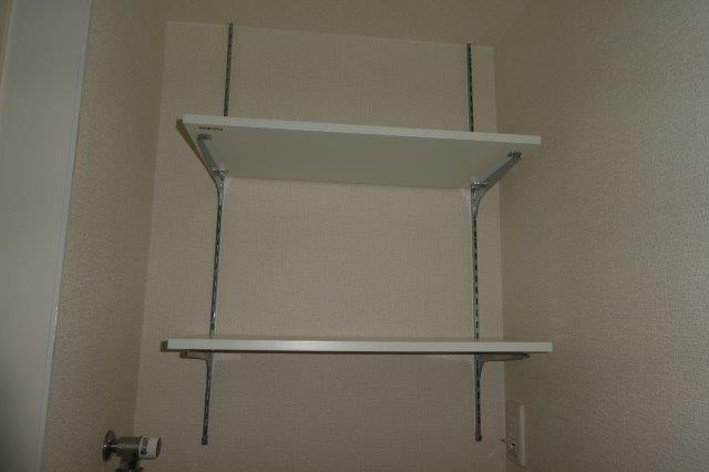 ルナールの洗面所|洗濯機上棚