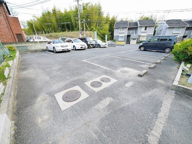 グリーンハイツ六条Ⅰの駐車場|駐車場完備です