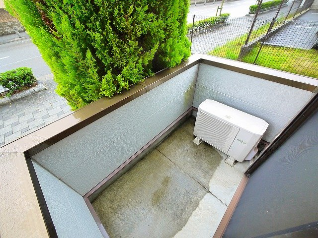 クアトロ　ヴィータのバルコニー|外からの目が気にならないバルコニーで洗濯物が干せます