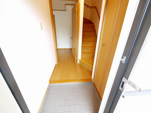 クアトロ　ヴィータの玄関|明るい玄関です