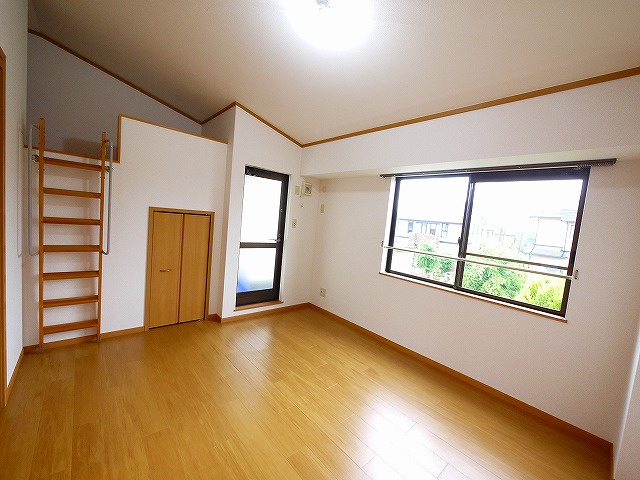 クアトロ　ヴィータの洋室|落ち着いた色調の洋室です