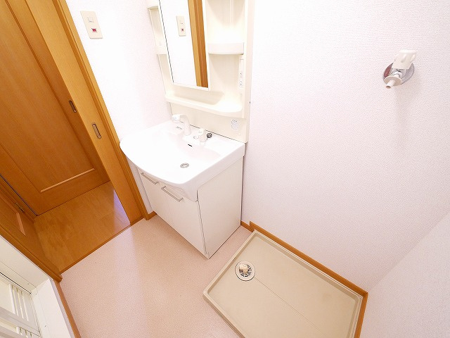 クアトロ　ヴィータの洗面所|明るい洗面所です