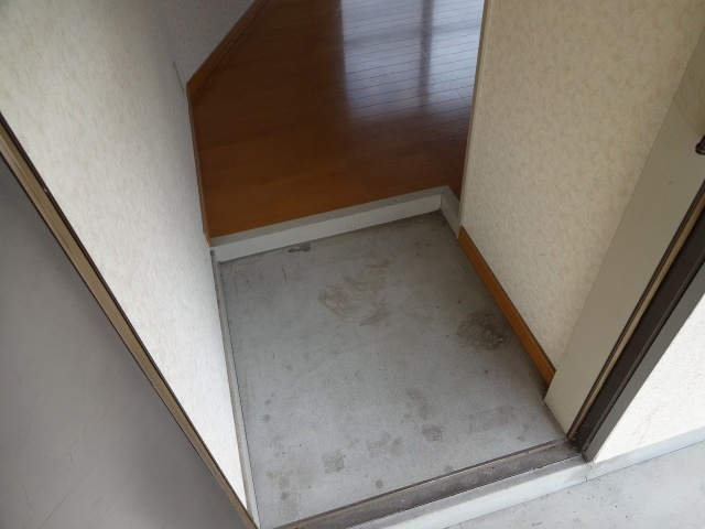 畑本ハイツの玄関