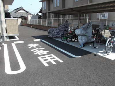 【その他共用部分】 | グランデ・川木谷 Ｃ | 来客用駐車場完備