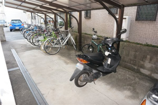 【その他共用部分】 | 屋根付きの駐輪スペース