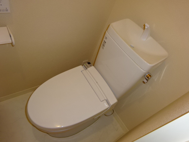 アジュール美和のトイレ|シャワー付きトイレ