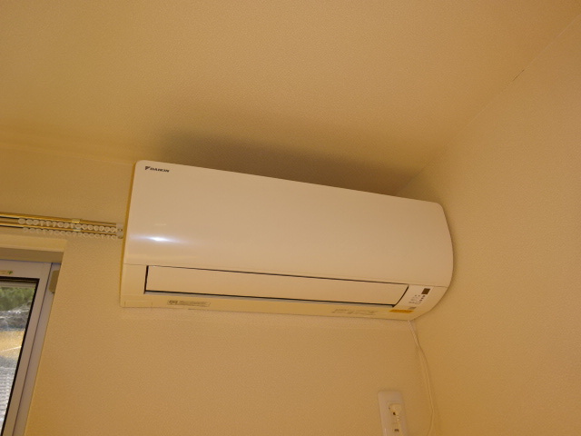 アジュール美和の設備|洋室エアコン
