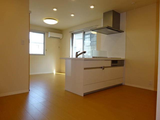 アジュール美和の居間・リビング