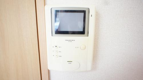 【セキュリティ】 | ヴィラロッソ | ＴＶドアホン付きで外の様子がわかります