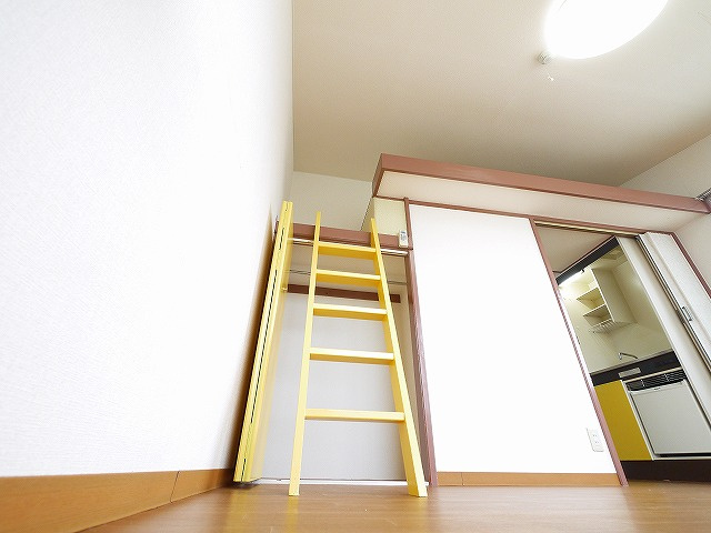 クオーレ三条大路のその他|ロフト部分に上がる階段です