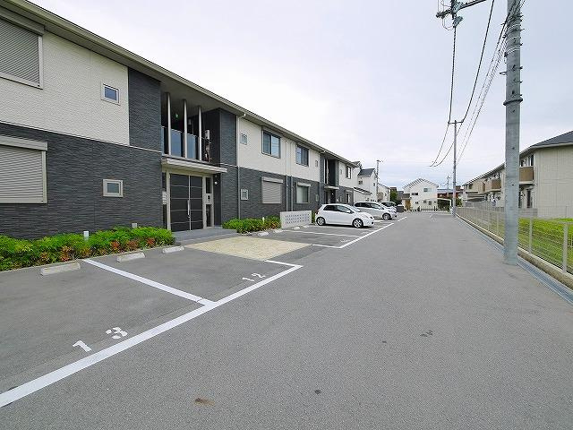 フォンド・メゾンAの駐車場|駐車場に車を止められます