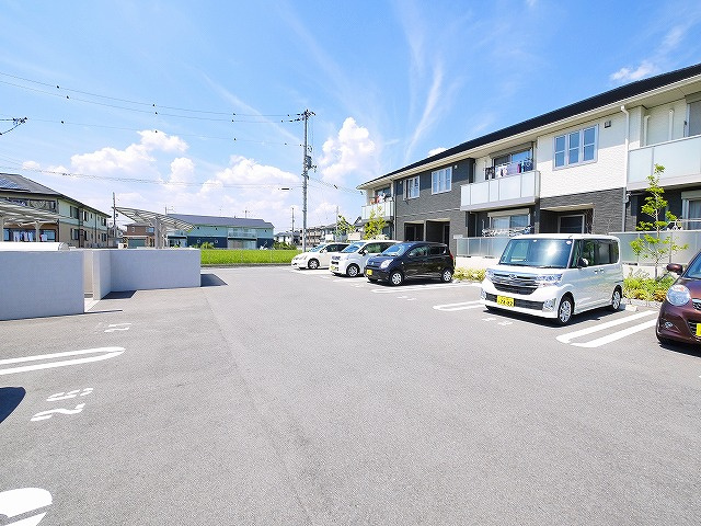 フォンド・メゾンの駐車場|駐車場があるので、車を買う予定の方も安心です