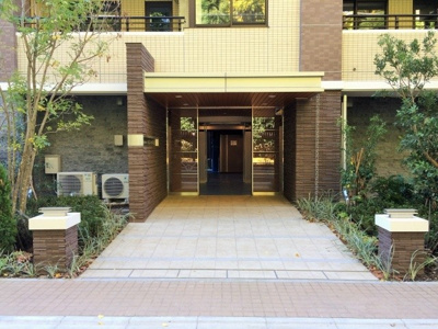 【エントランス】 | リビオ新宿御苑