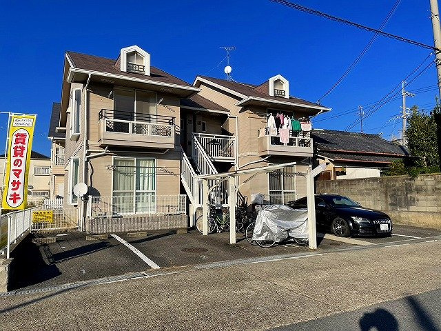 メゾングラッシュの駐車場|駐車場があるので、車を買う予定の方も安心です