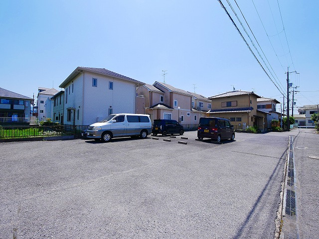 ハイツ四条大路Bの駐車場