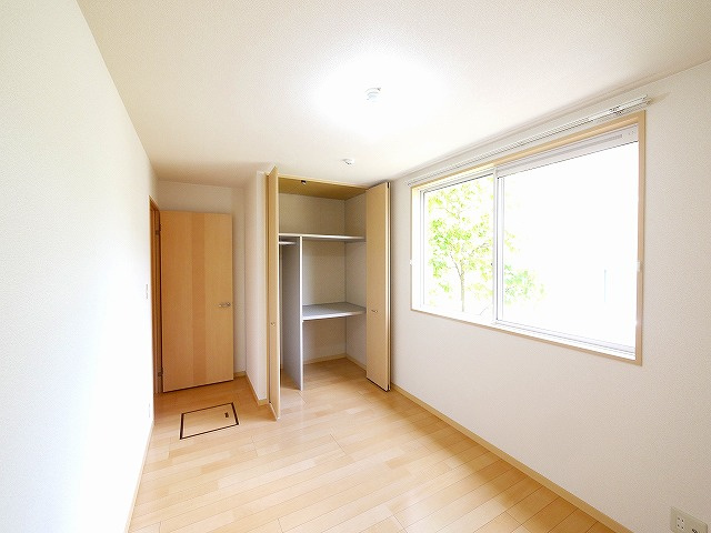 クレストタウンの寝室|ゆとりの広さです