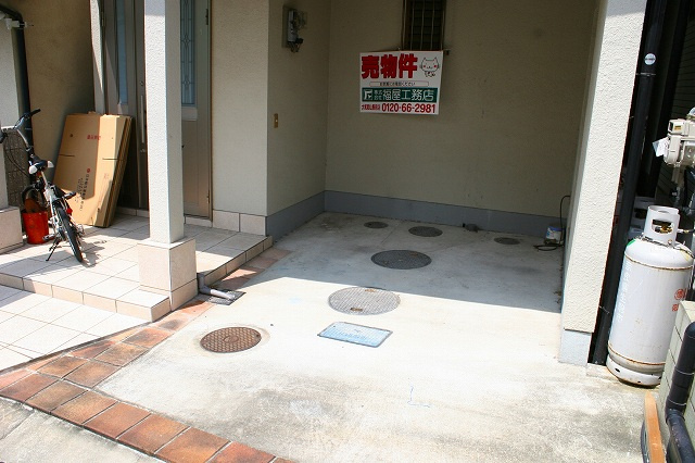 九条町一戸建（26）の駐車場