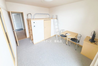 【居間・リビング】 | サンピエスタ | 1階はフローリング、2階以上はカーペットタイプとなります。