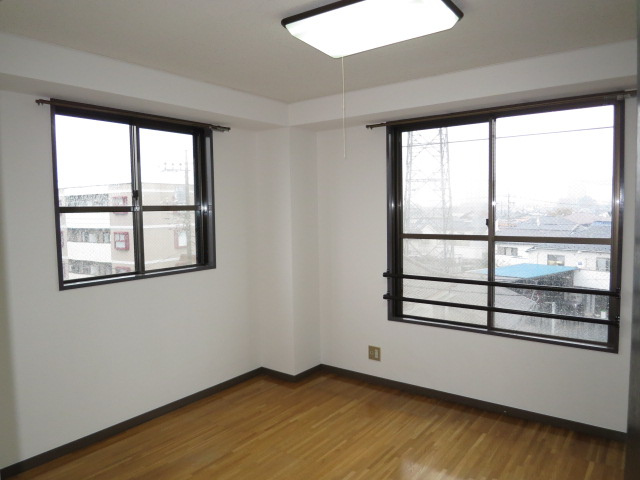 マンション阿沙多の洋室