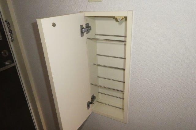 ラ・クプル93の内装|シューズボックス