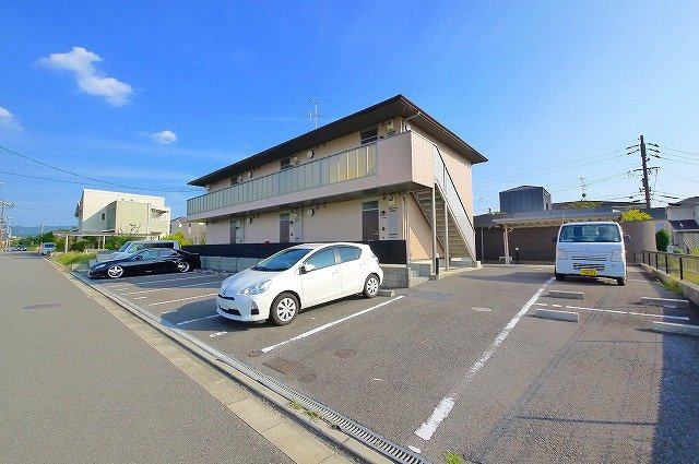 サニーハイツ（州見台）の駐車場|車をお持ちの方に嬉しい駐車場付きの物件です