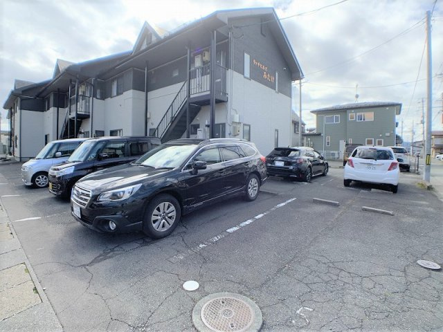 リッチヒルズみたけの駐車場