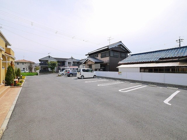 サン　フォレストの駐車場
