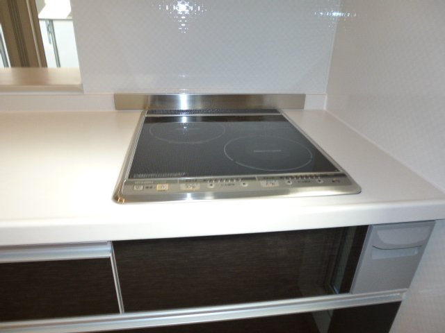グラン　シイズのキッチン|３口IHコンロ