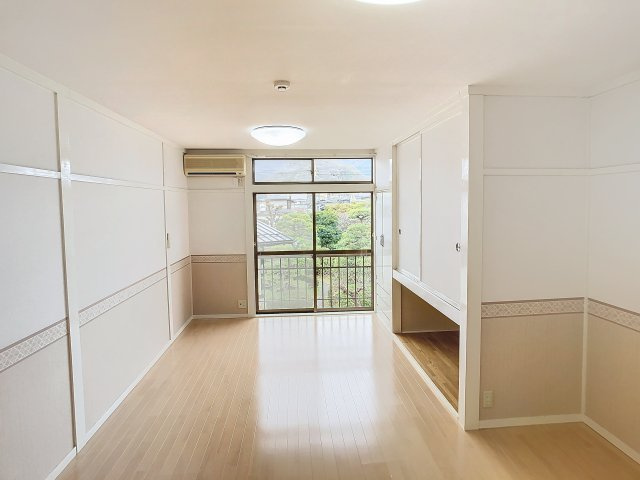 田村ハイツAの洋室